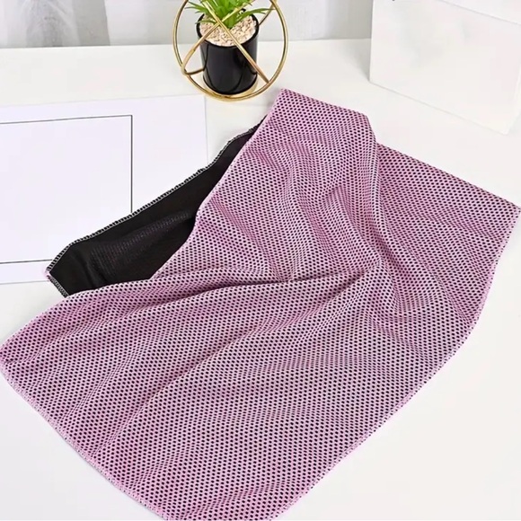 Dani 2 Pc Green & Pink Cooling Towels - Picture 3 of 6